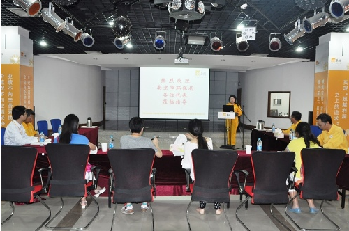闽讯：福州晋安河福船“游”过一周年 都市夜生活再添魅力