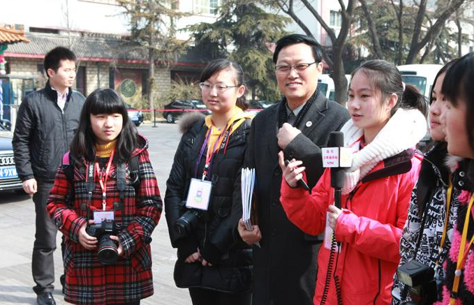 闽讯：福州青少年科技革新大赛开赛 发明革新接地气
