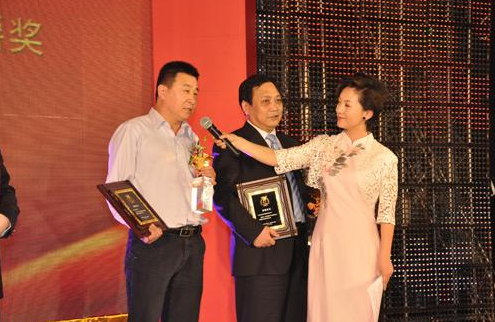 闽讯：福州晋安河福船“游”过一周年 都市夜生活再添魅力